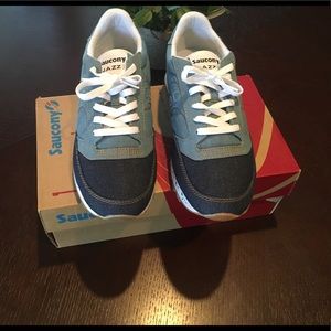 Worn once LT BLUE SAUCONY JAZZ ORIGINAL SIZE 10